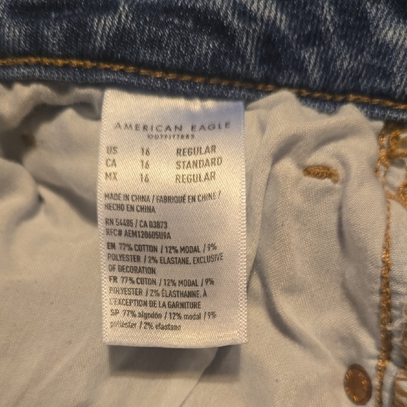 American Eagle Outfitters Light Blue Distressed Jeans - Picture 6 of 6